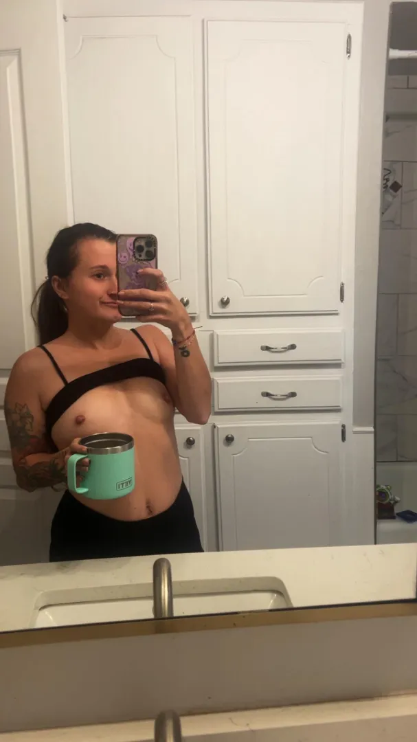 Would you fuck the nude milf next door if she sent you this