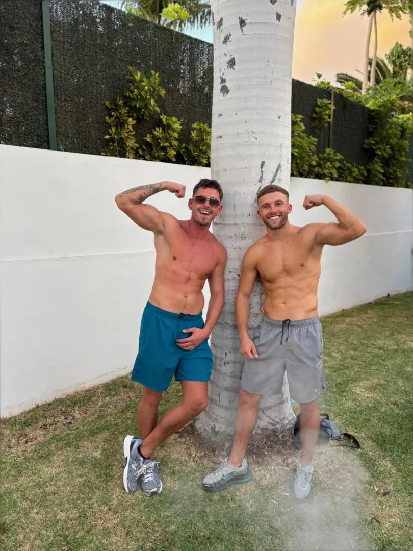 Would you have a threesome with us?