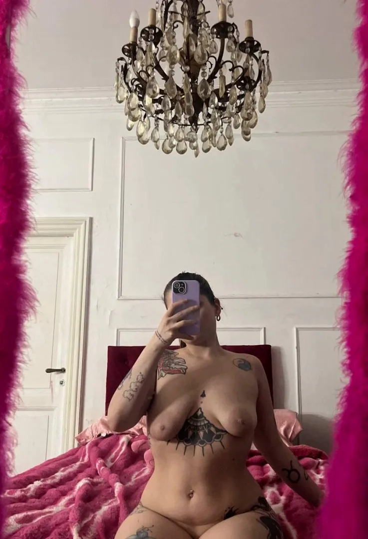 would you hookup with an awkward autistic girl if the vibe feels right?