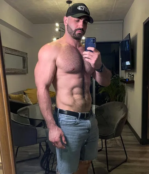 Would you let a 32yo Canadian manhandle you?