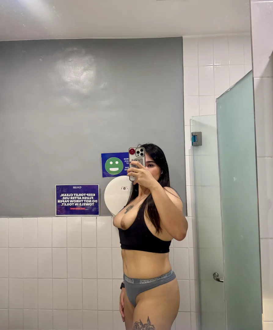 Would you pin me against this mirror?