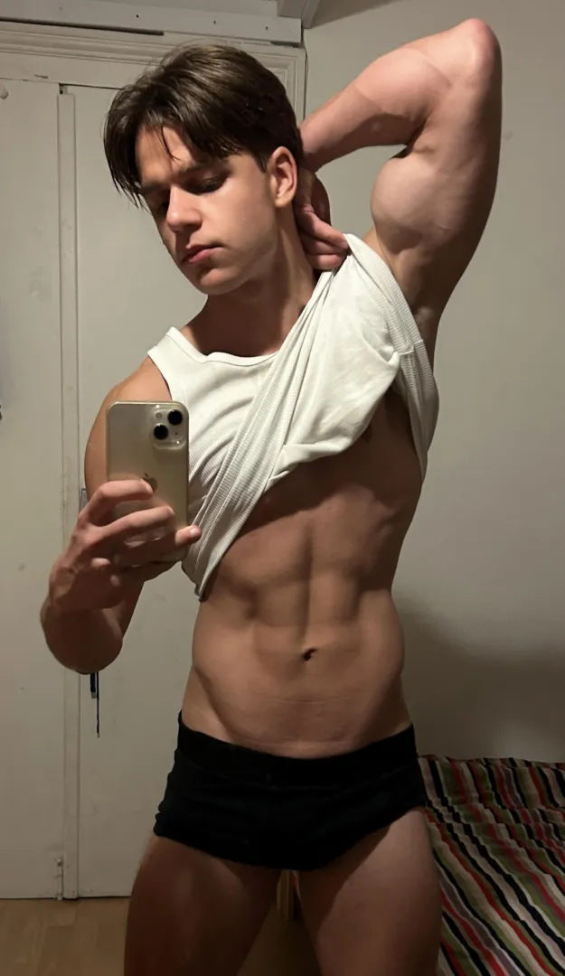 Would you sniff my post workout pit?