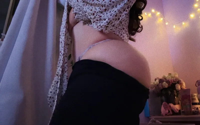 Would you take me to dinner ? I’ll be your dessert 