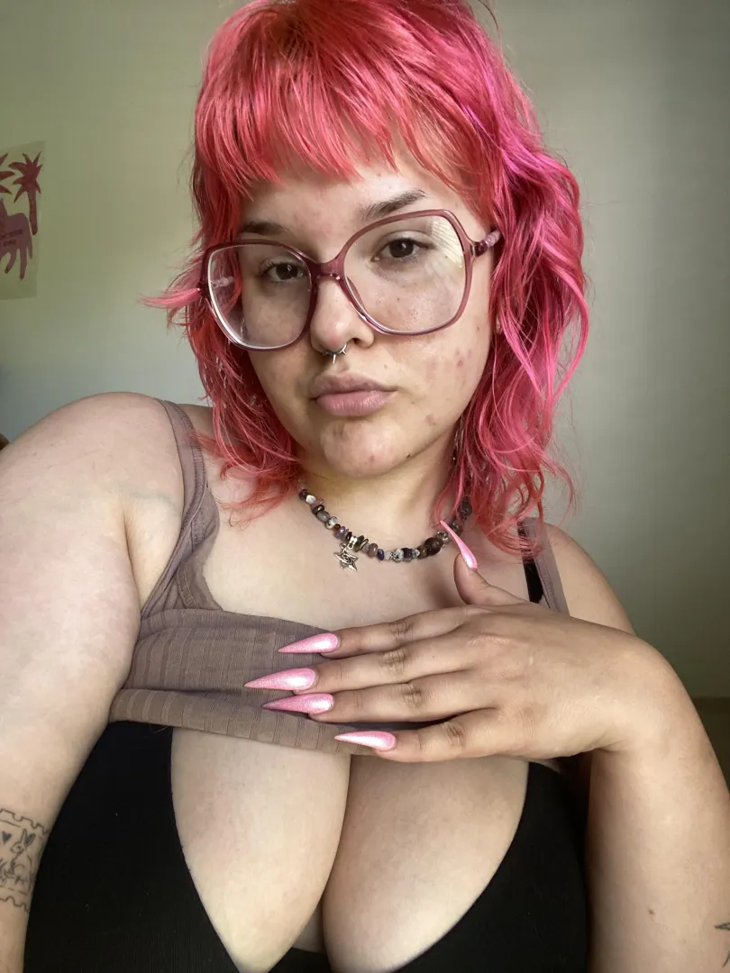 wouldn’t you love to have your wallet used by a pretty brat on valentine’s day?