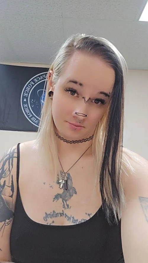 Write 1 if you would fuck me, 2 if you want me to fuck you. Every answer gets a dick pics ..