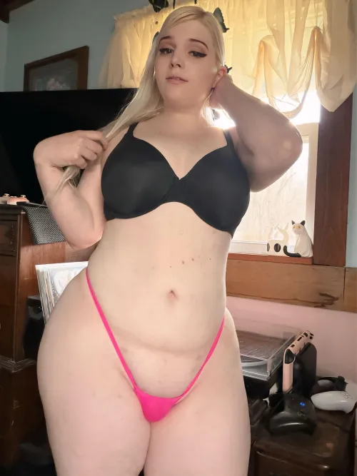 Wyd if i show you this bulge between these hips