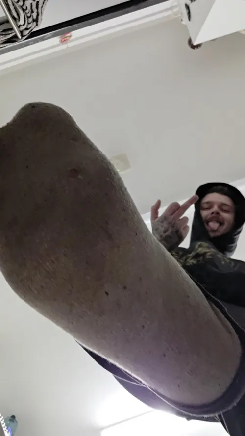 @xDemonicDevilx - You should be admiring my feet whilst I drain your wallet