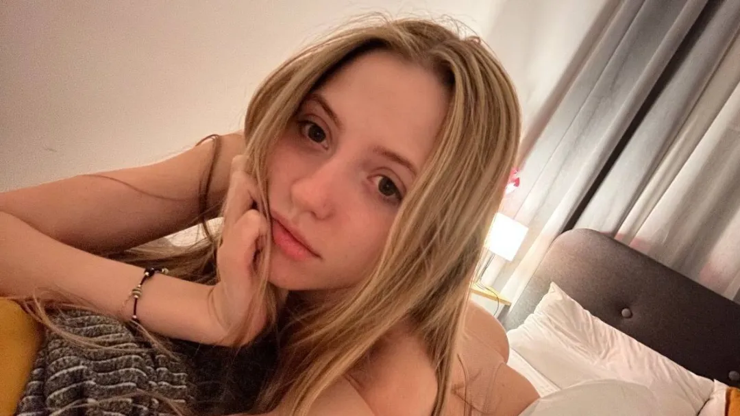 Yooo Feeling very horny rn alone at home