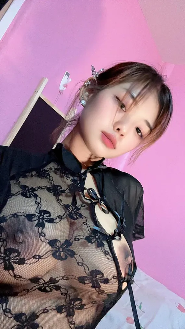 You can see them peeking through the cloth