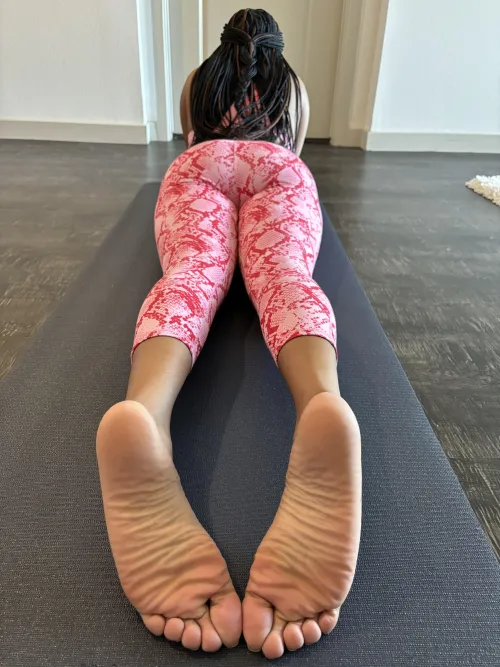 You can’t stop looking at your yoga instructor’s soles