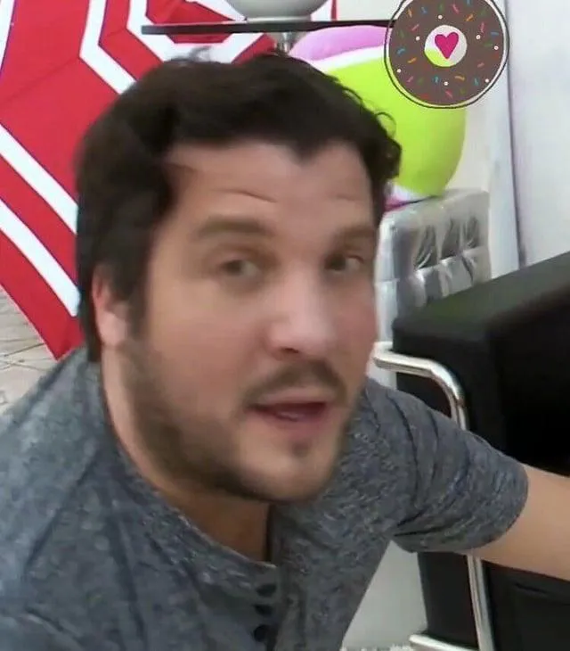 You got me singing bebi, your assjole is so perfect. What's gonna happen today? Do you do anal in your personal life? Oh my gawt dassohawt, don't show my assjole bro, dassogay.