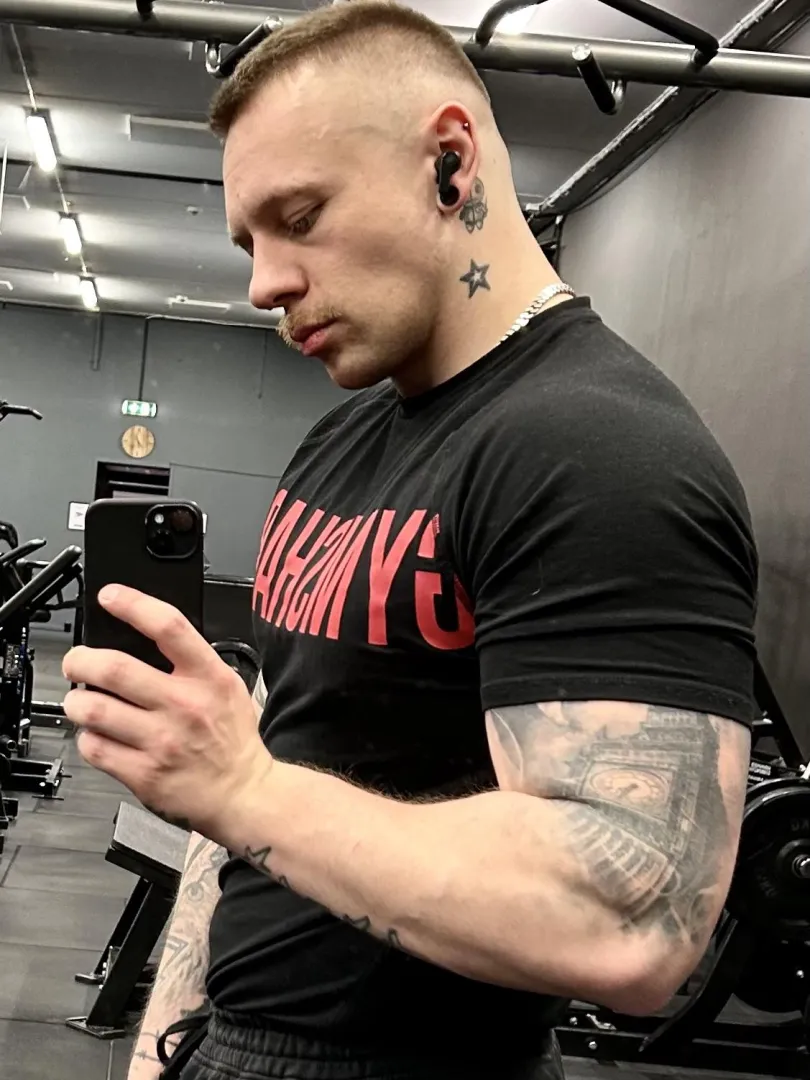 You long to be truly seen and heard… and yet, submission calls to you softly. DMs are open. Let's talk