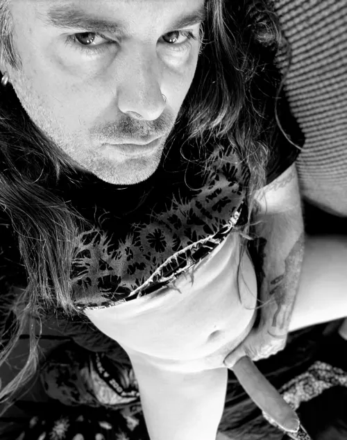 You look tired, come sit on Daddy's lap 