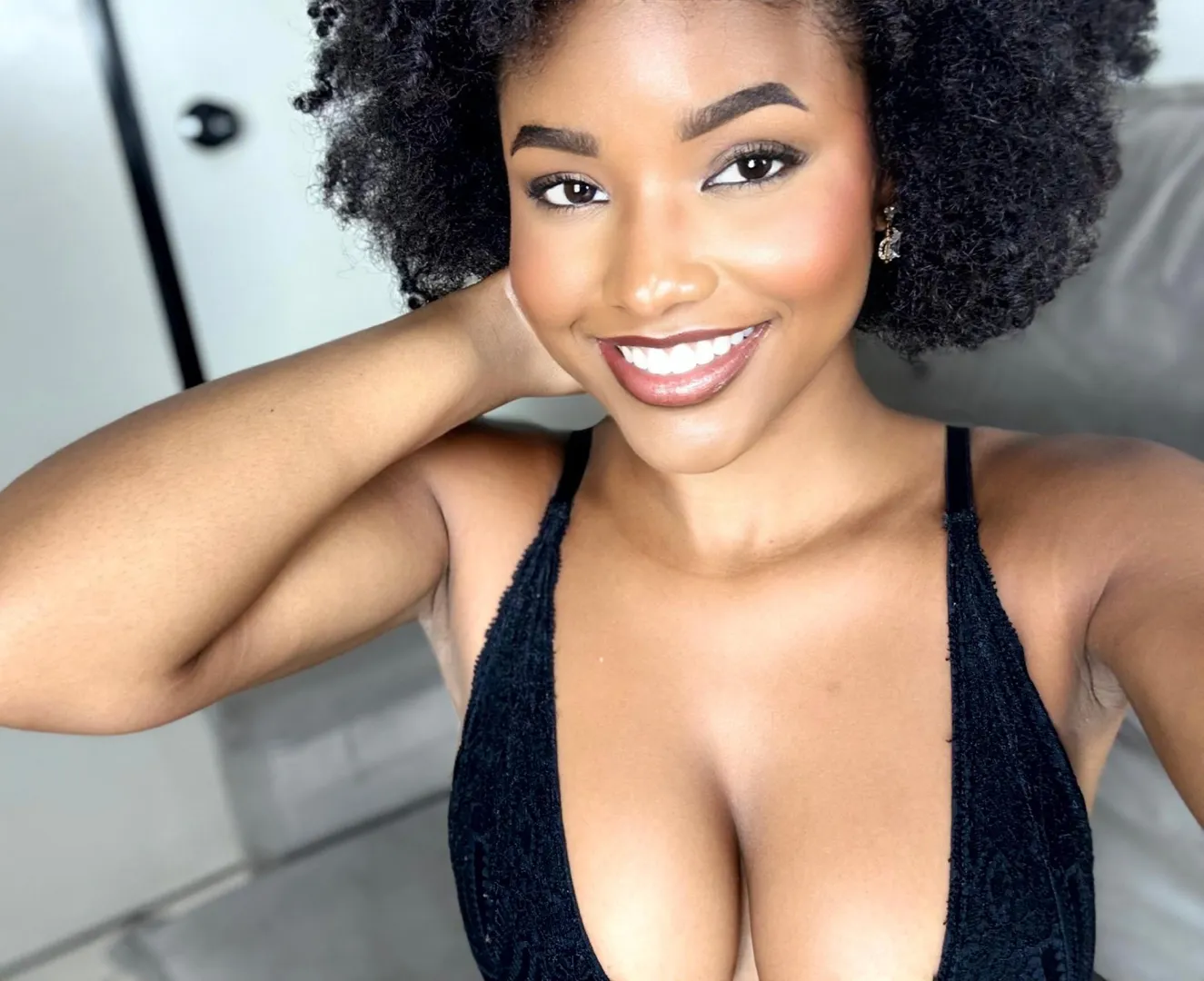 you pathetic miserable losers aren’t worthy of my goddess pussy