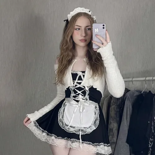 You summoned an anime maid into your bedroom