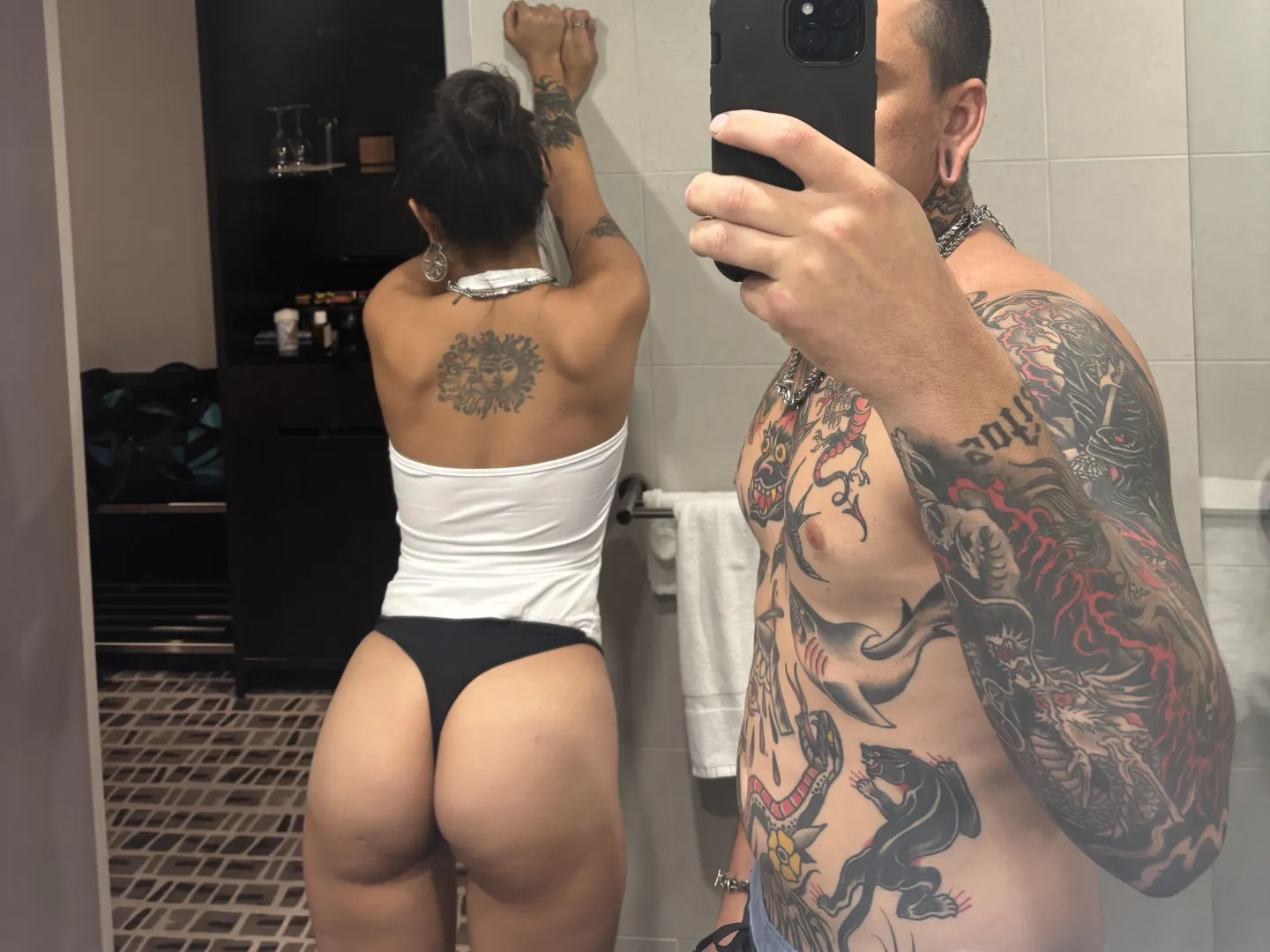 Young tattooed OF couple looking for creator mutuals, DM us for a free trial link! 