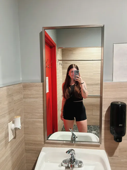 Your fav gym brat about to workout - Seeking a dedicated gym membership sub ‍↔️