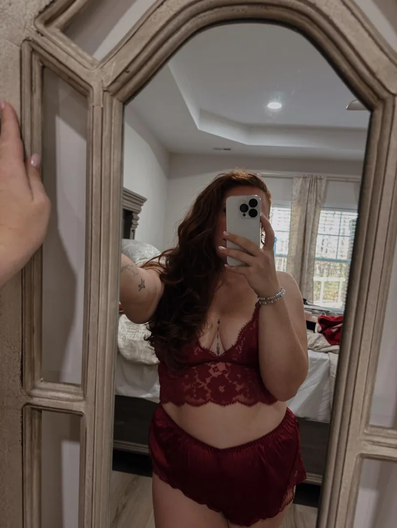 Your favorite MILF next door is back