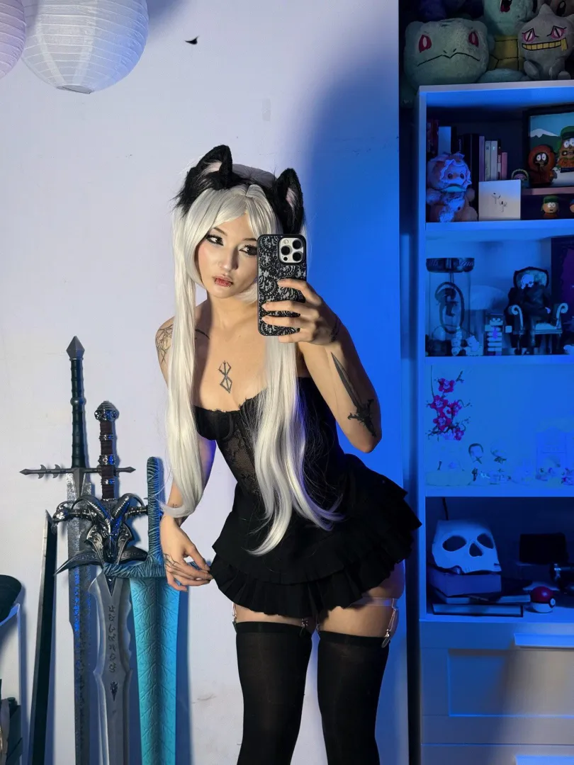 Your little kitten is begging for some serious training tonight, papa