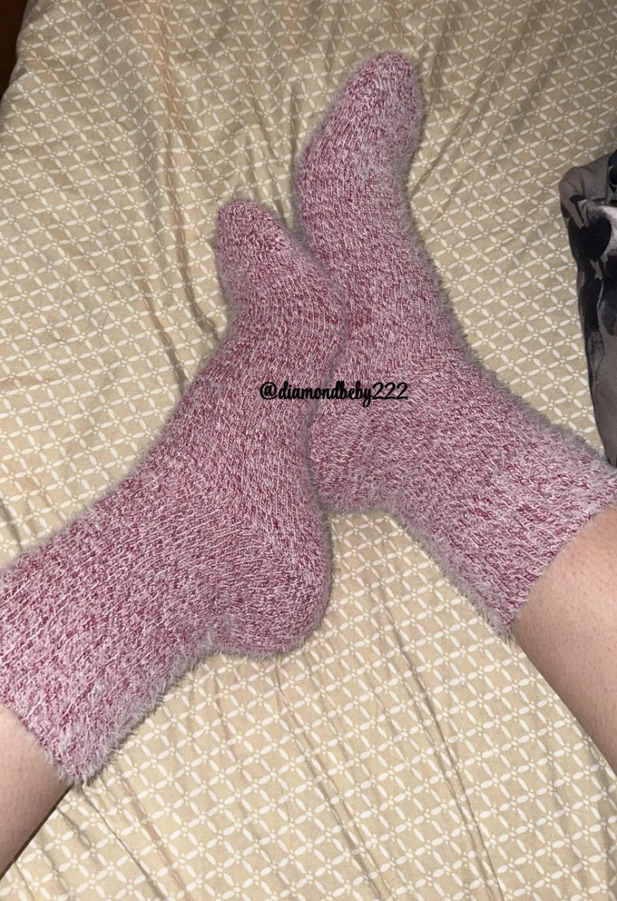 you’re so weak for my fuzzy socks [oc]