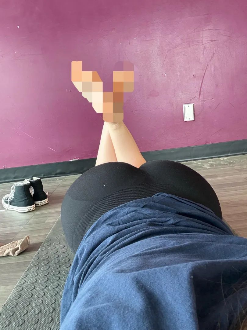 You’re such a loser, even feet are too much for you   