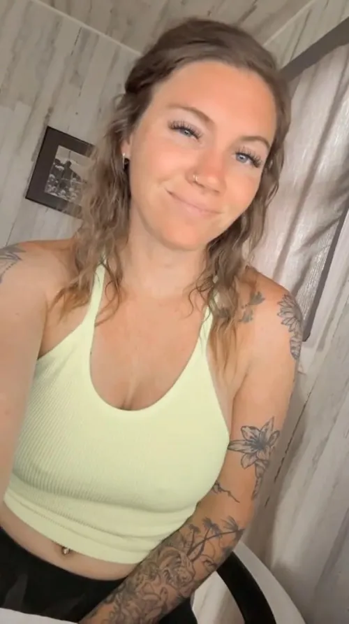 You've never met a blonde girl as HOT as me