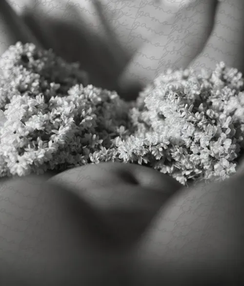 फूल,नज़ाकत, ये गरम बदन और तुम