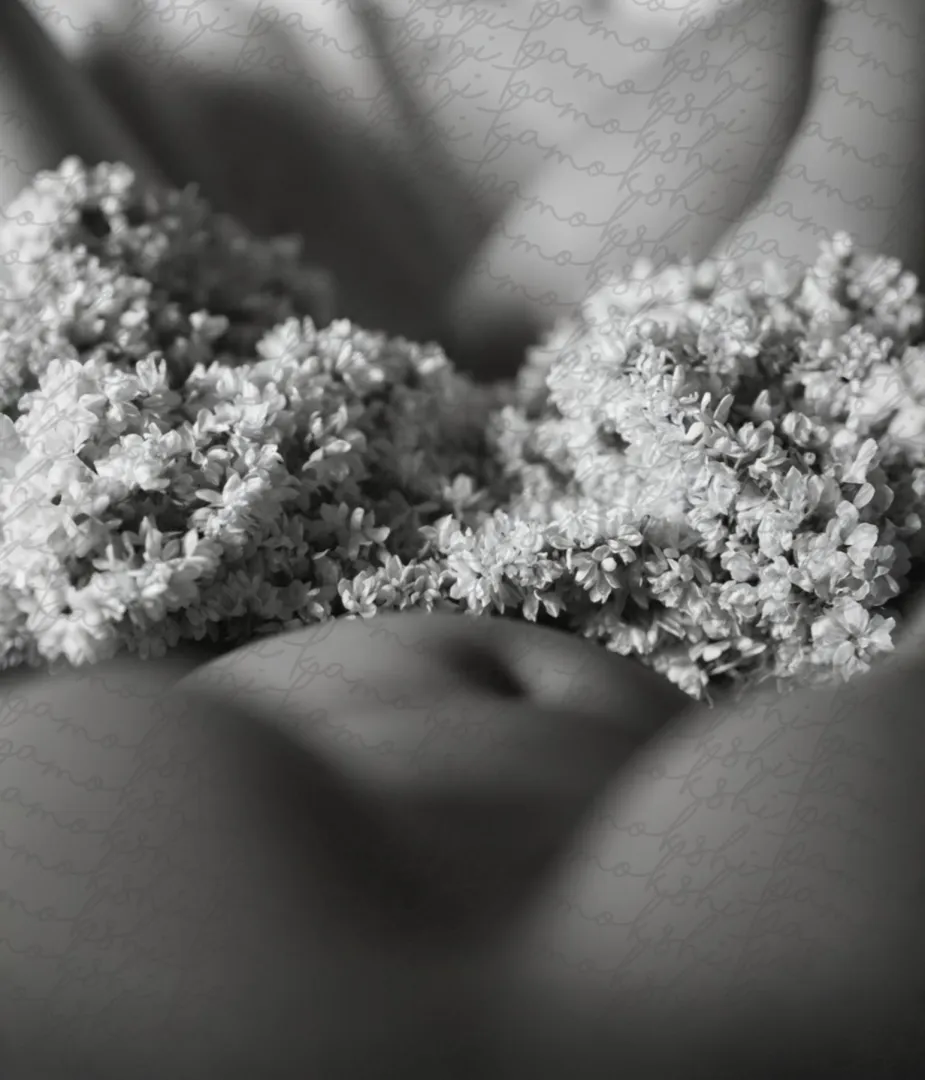 फूल,नज़ाकत, ये गरम बदन और तुम