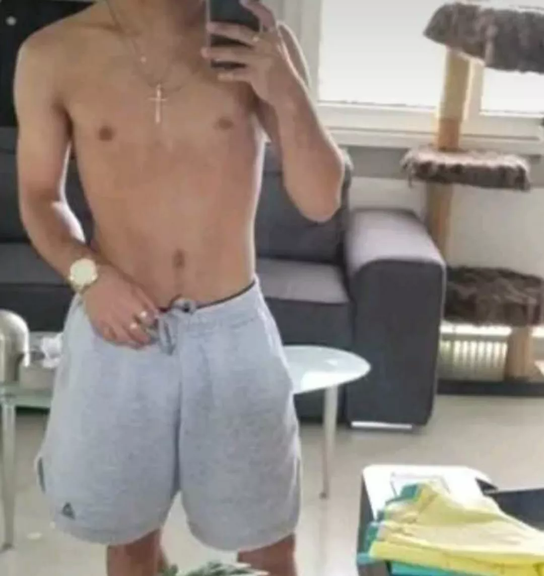 [23] I want random homophobic dudes to harass me and insult me. Dm me or kik (nathanlumien). I'll answer every text, please fill my messages with humiliating tasks and insults.