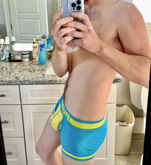 26m getting back into WoW and looking for some gaymer friends and playmates ☺️😉 hmu!