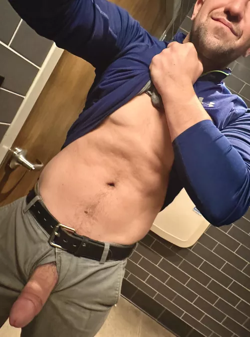 (31) meet me in the bathroom