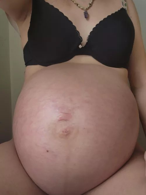36 week preg with twins ❤️ Cum on this round belly