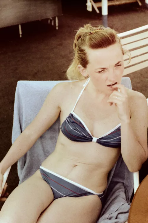 Amateur bikini Mom - early 1980s....