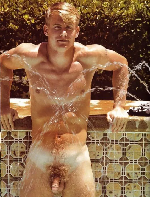 “Axel Garrett” …