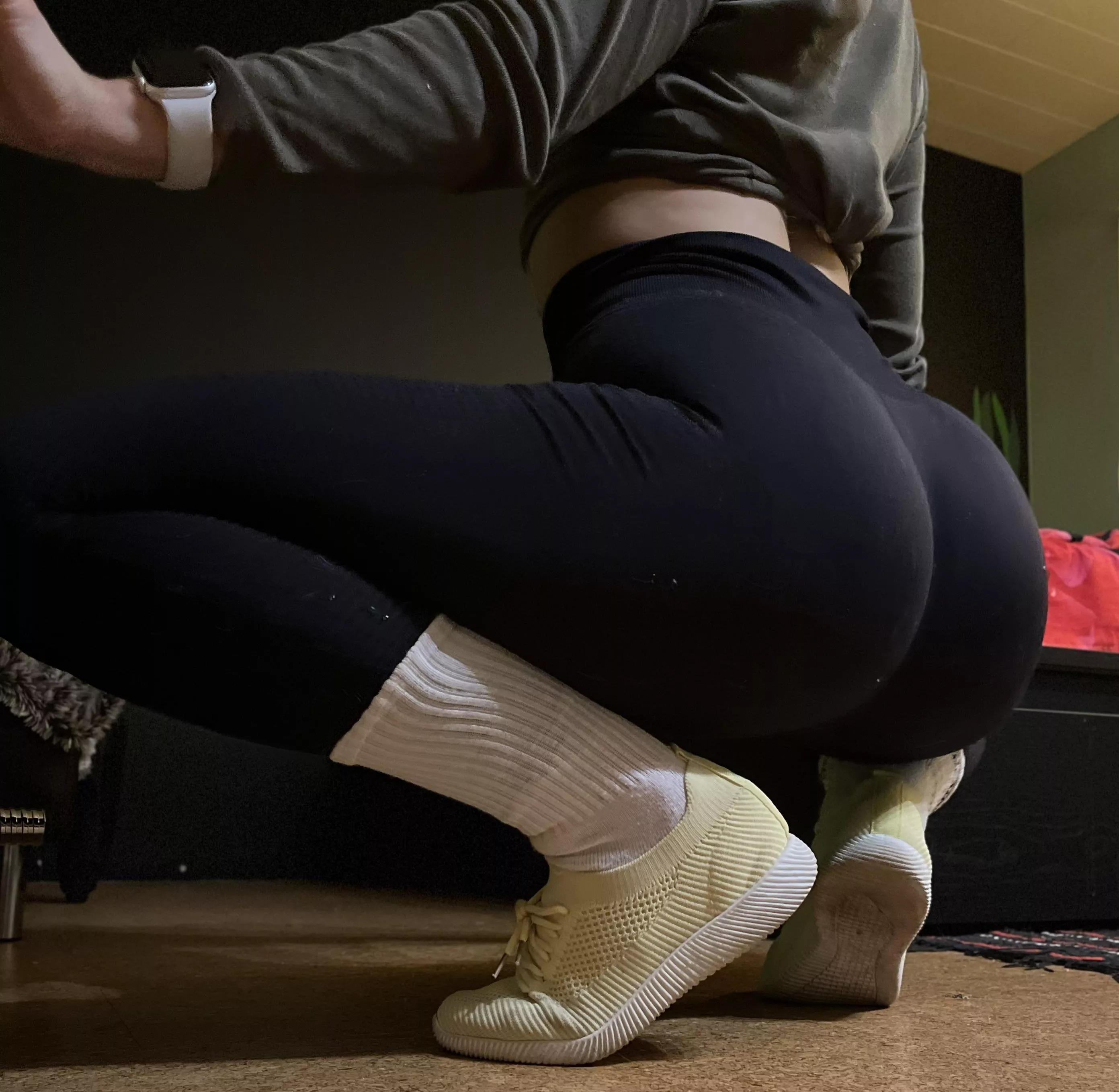 black leggings are the bestt😌shapes my booty so good