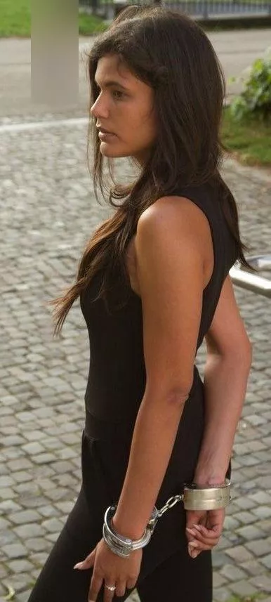 Clejuso heavy duty cuffs. Anyone have the original pic? I was not able to find it but I know it’s a but more zoomed out.