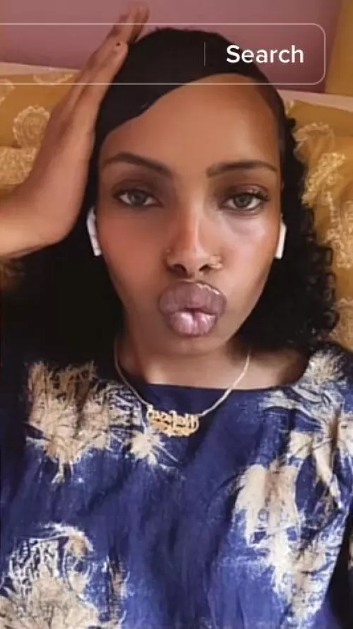 dsl somali big lips😩 made for facefucking, hmu if u tryna make me nutt to lips😍🤤