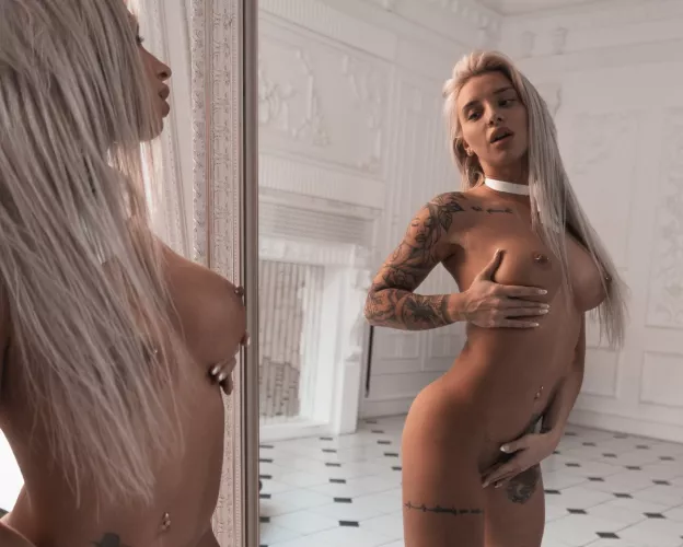 Girls like to pose in front of the mirror