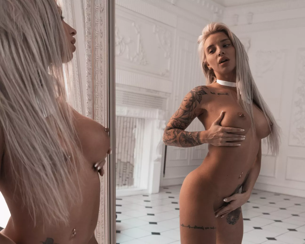 Girls like to pose in front of the mirror