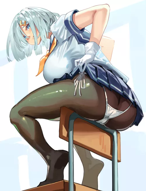 Hamakaze sitting on a chair the cool way