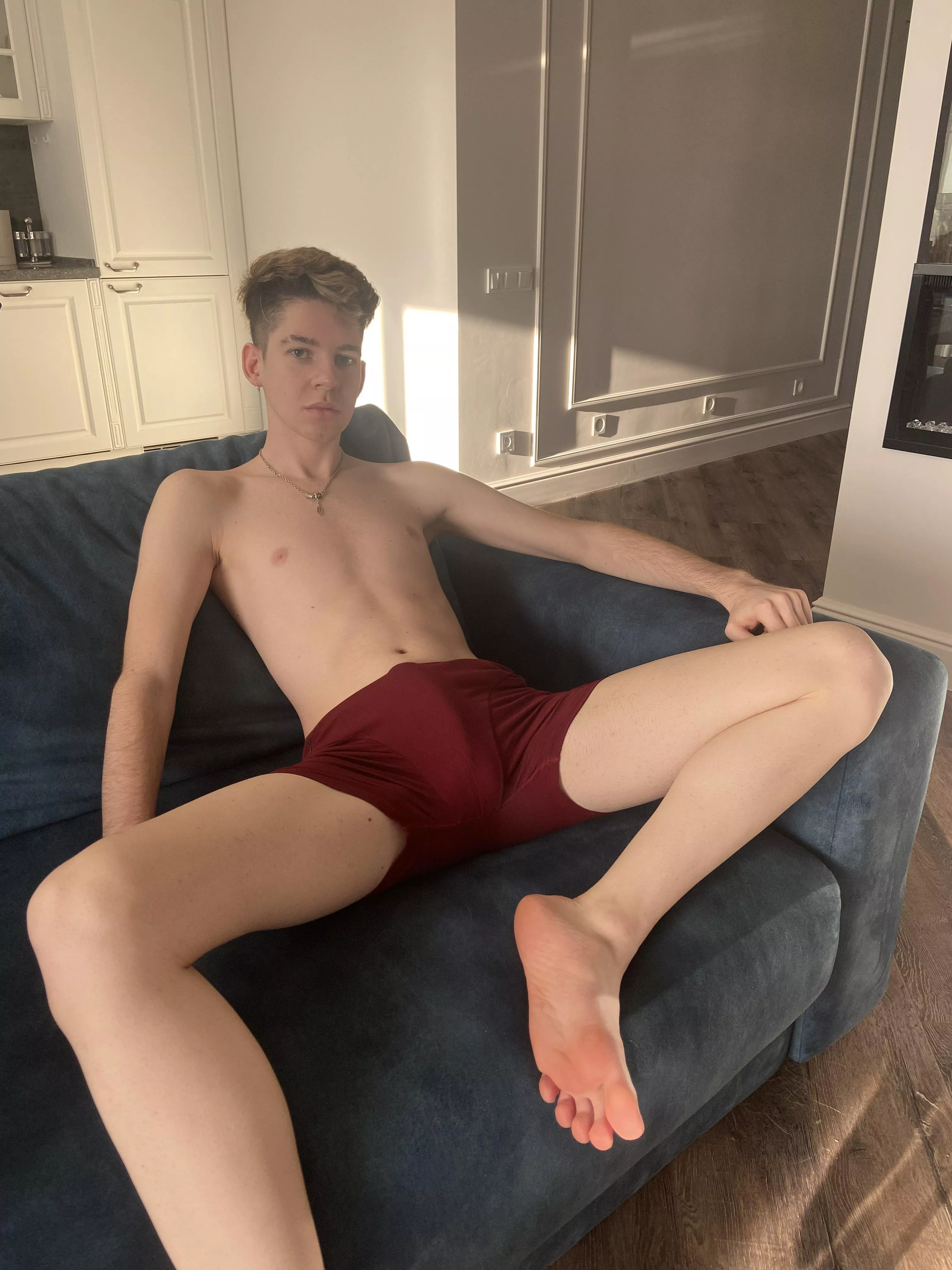 Hey guys, do you wanna see what’s inside 😏