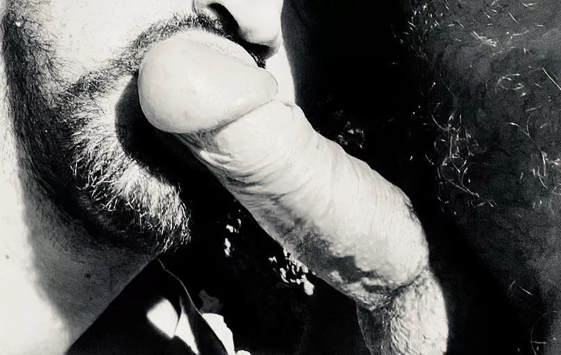 I always start kissing. I want to feel it growing in my mouth 👄🍆