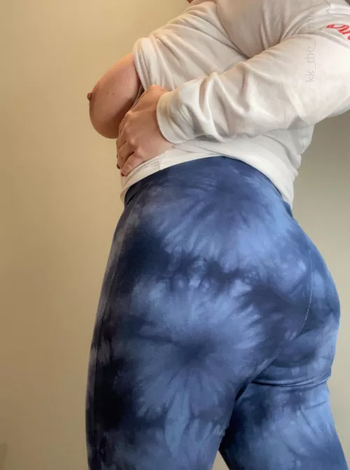 I got a cute face, chubby waist, thick legs, in shape.