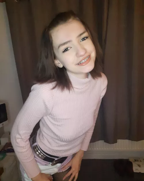 I have bands on my braces which will cause extra tightness of my mouth for when you shove your 🍆 inside ;) ~♡