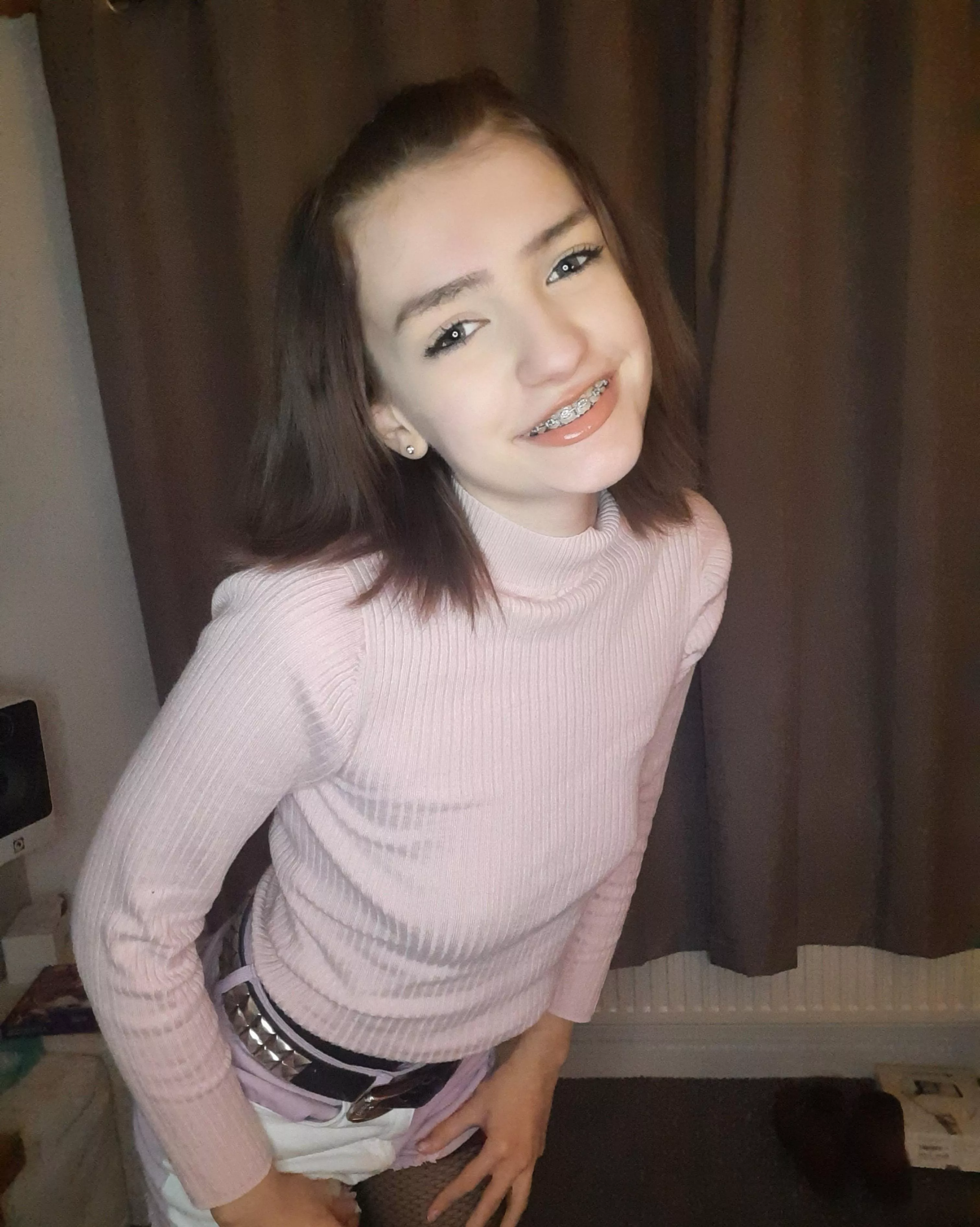 I have bands on my braces which will cause extra tightness of my mouth for when you shove your 🍆 inside ;) ~♡