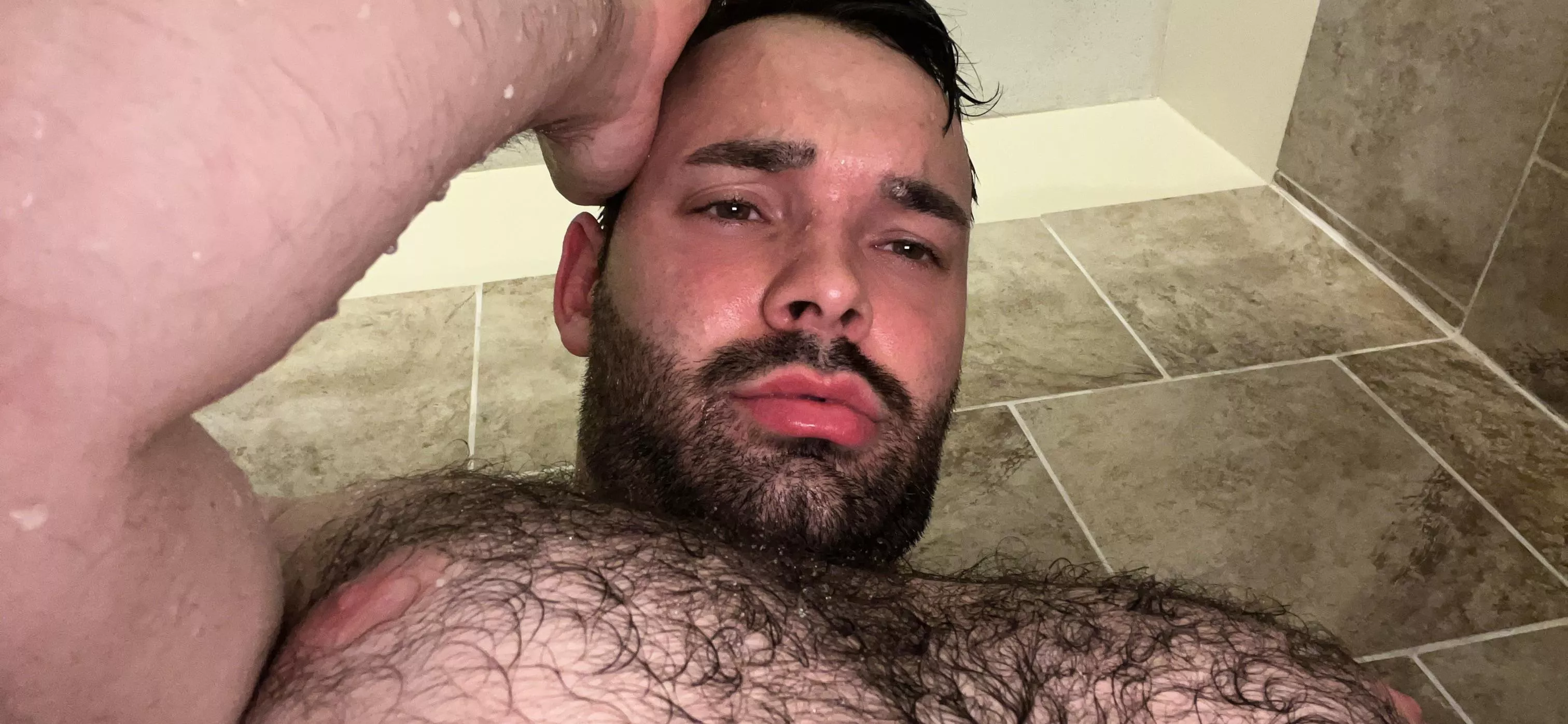 I used to wax regularly. Now I’ve fully embraced my hairy self. 😝😇