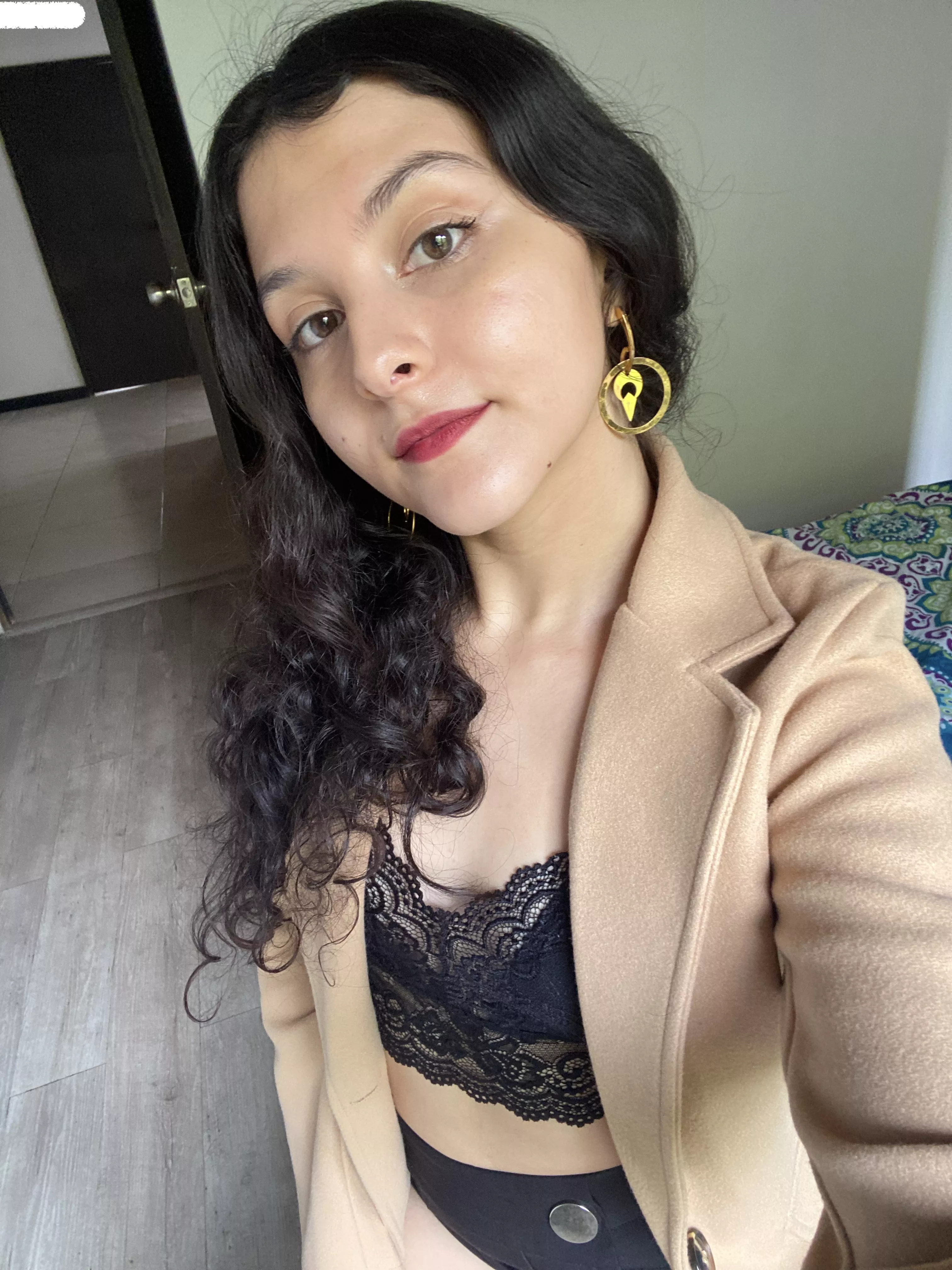 If you see me in public, do you get horny? 😘