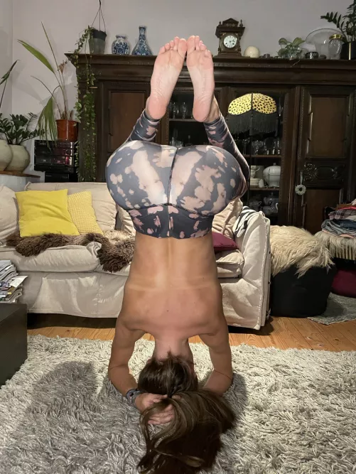 is this a good position to show off my booty?