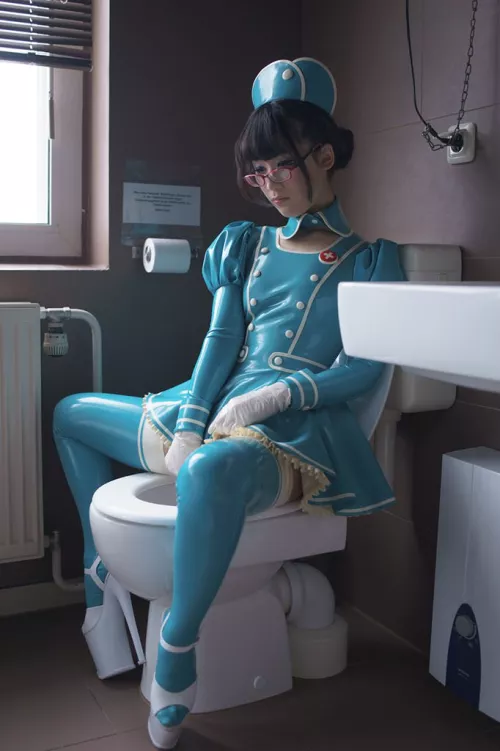 Latex nurse taking a piss - Eri Kitami