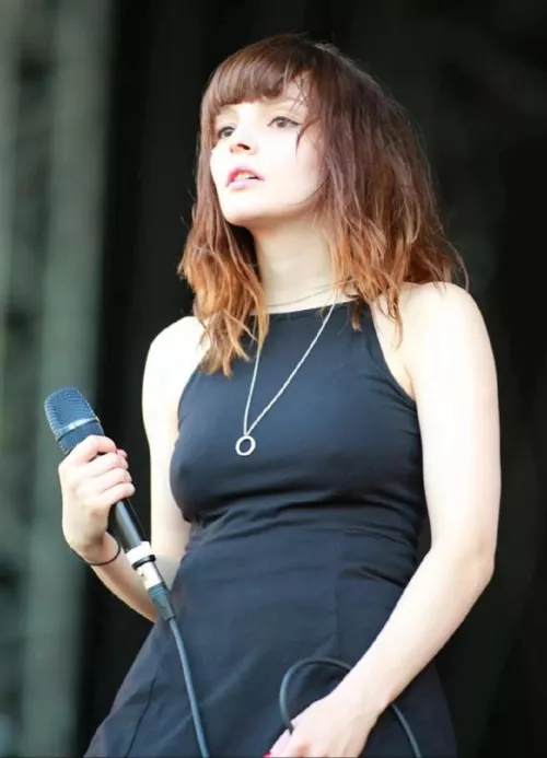 Lauren Mayberry (singer, Chvrches)